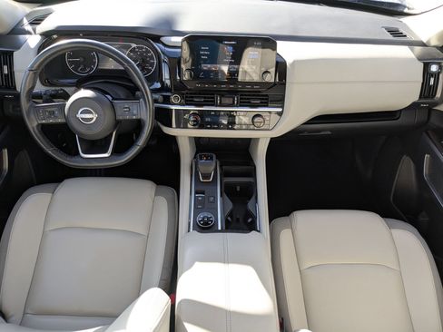 Used 2023 Nissan Pathfinder SL image 18