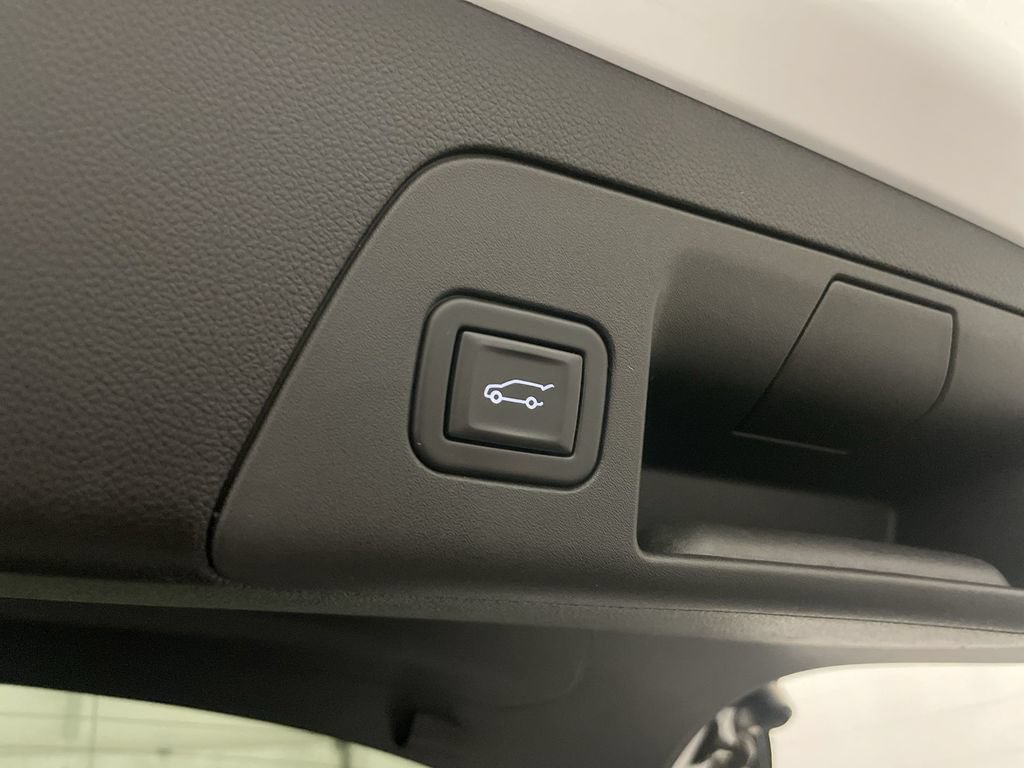 Used 2022 Buick Envision Avenir w/ Technology Package II AWD/4WD image 31
