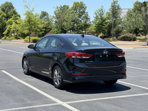 Used 2017 Hyundai Elantra SE FWD image 5