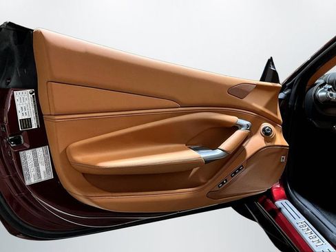 Used 2021 Ferrari F8 Tributo RWD image 18