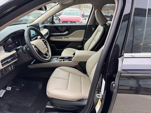 New 2026 Lincoln Corsair Premiere image 8