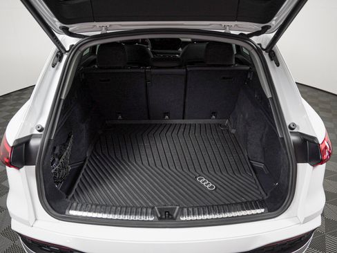 Used 2025 Audi Q5 Premium w/ Convenience Package AWD/4WD image 8
