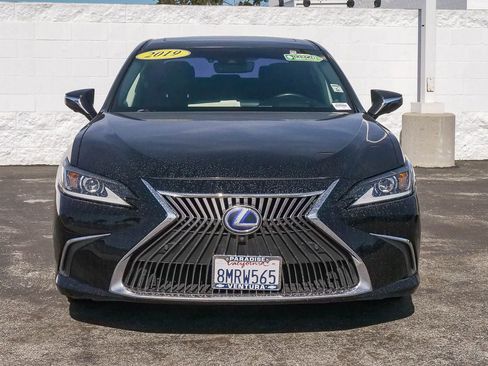 Used 2019 Lexus ES 300h w/ Accessory Package 2 image 2