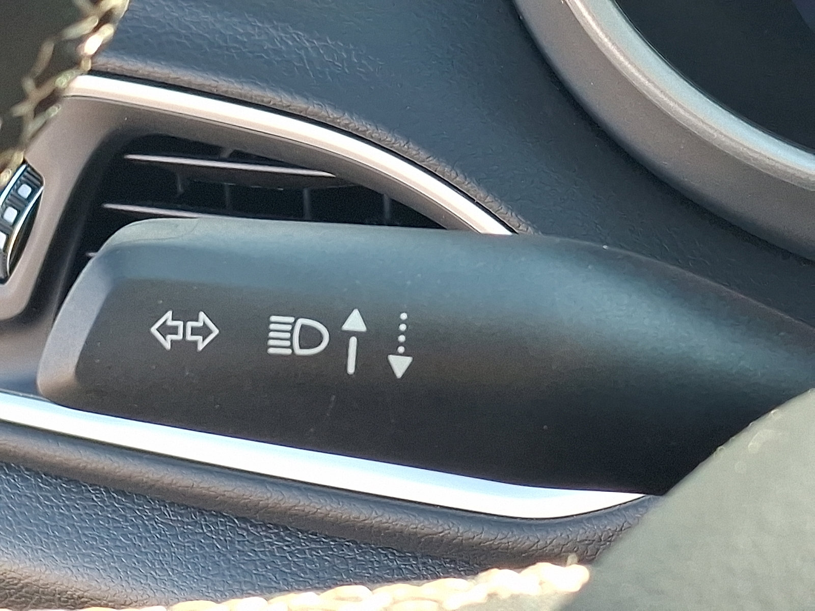 Used 2025 Chrysler Pacifica Select FWD image 25