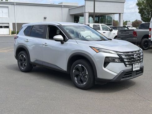 Used 2025 Nissan Rogue SV FWD image 6