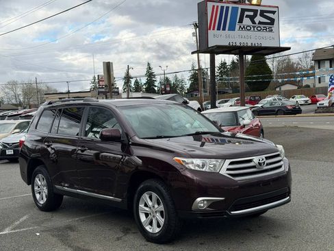 Used 2013 Toyota Highlander Plus AWD/4WD image 8