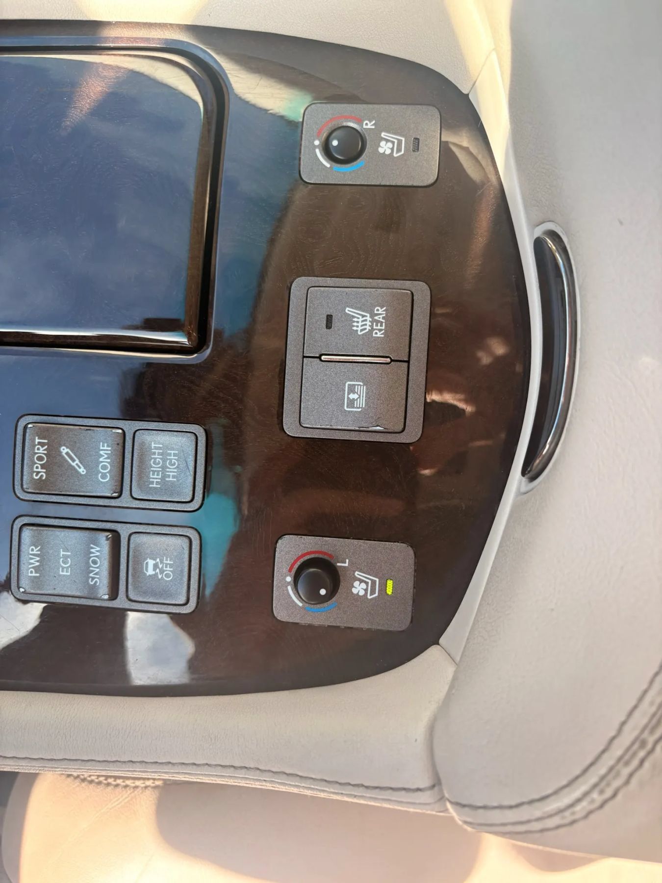 Used 2009 Lexus LS 460 AWD image 22