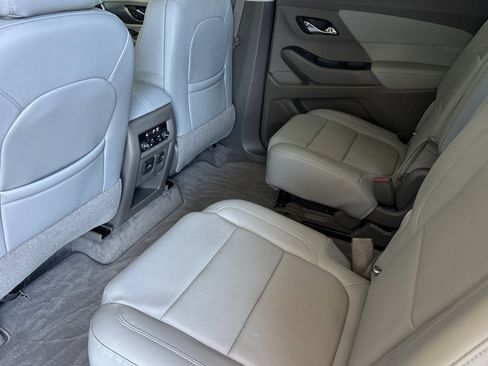 Used 2021 Chevrolet Traverse Premier FWD image 12