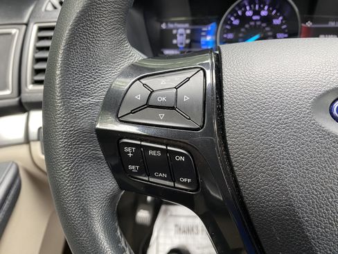 Used 2018 Ford Explorer XLT w/ Equipment Group 202A FWD image 19