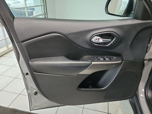 Used 2019 Jeep Cherokee Limited w/ Luxury Group image 36