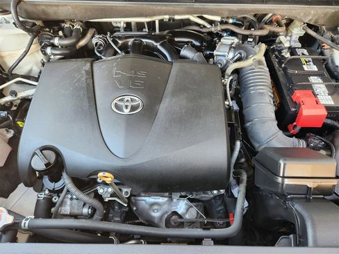 Used 2020 Toyota Highlander L image 30