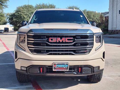 Used 2022 GMC Sierra 1500 AT4 w/ AT4 Preferred Package AWD/4WD image 8