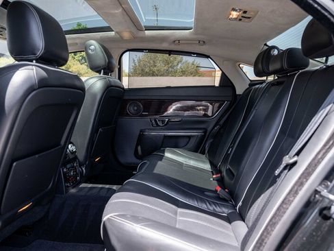 Used 2015 Jaguar XJ L Portfolio RWD image 17