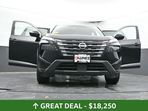 Used 2024 Nissan Rogue S image 90