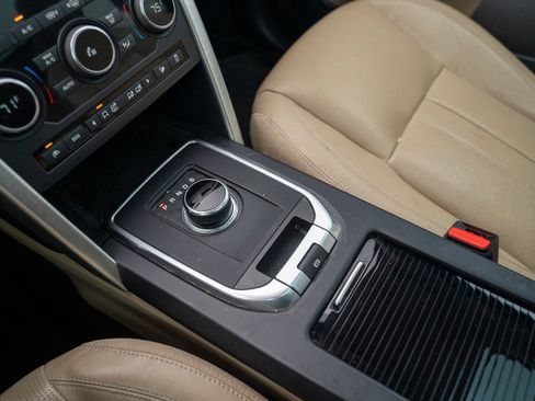 Used 2017 Land Rover Discovery Sport HSE image 18