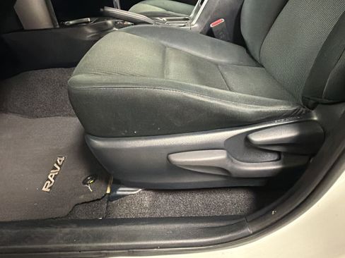 Used 2017 Toyota RAV4 LE FWD image 15