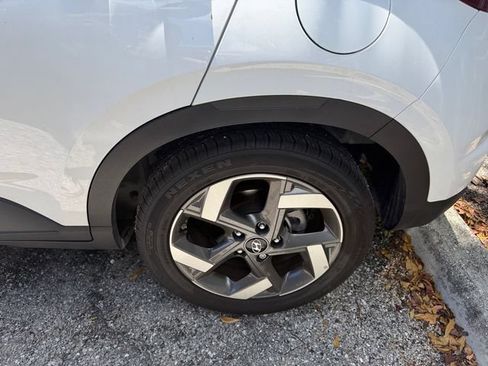 Used 2025 Hyundai Venue SEL FWD image 7