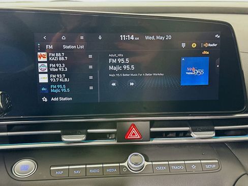 Used 2023 Hyundai Elantra Limited FWD image 15