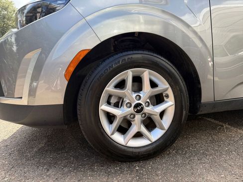 Used 2025 Kia Soul LX w/ LX Technology Package FWD image 27