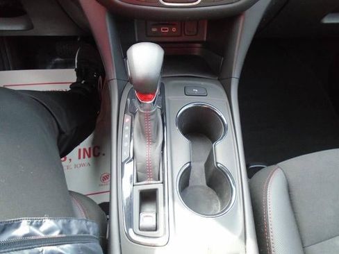 Used 2022 Chevrolet Equinox RS w/ Infotainment Package image 14