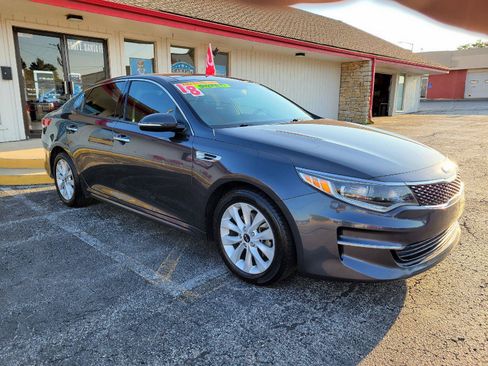 Used 2018 Kia Optima EX w/ Premium Package FWD image 3