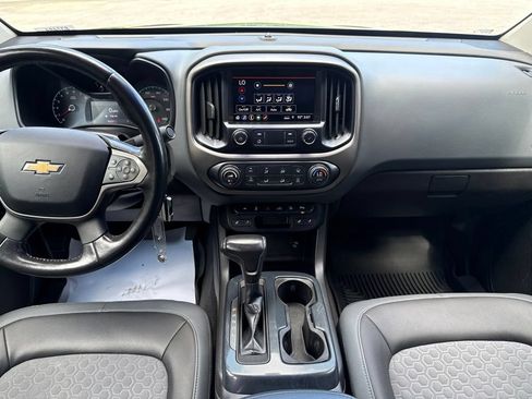 Used 2019 Chevrolet Colorado Z71 AWD/4WD image 17