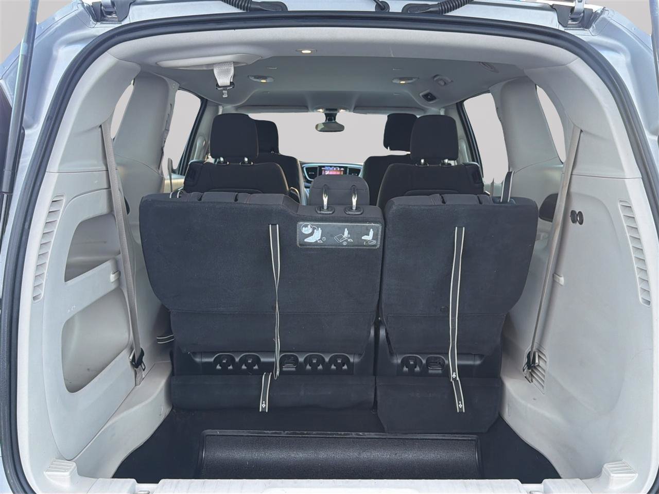 Used 2017 Chrysler Pacifica Touring FWD image 28