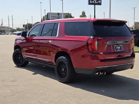 Used 2024 GMC Yukon XL Denali Ultimate AWD/4WD image 4
