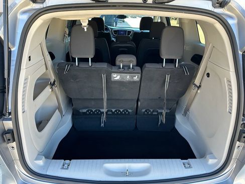 Used 2017 Chrysler Pacifica Touring image 29