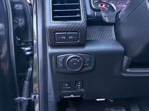 Used 2019 Ford F250 Lariat w/ Lariat Ultimate Package AWD/4WD image 32