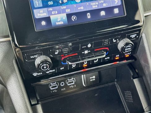 Used 2024 Jeep Grand Cherokee L Laredo RWD image 29