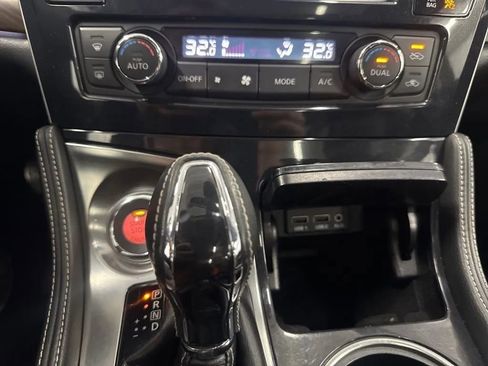 Used 2018 Nissan Maxima Platinum FWD image 11