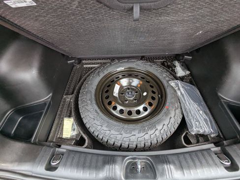 Used 2025 Jeep Compass Trailhawk AWD/4WD image 28
