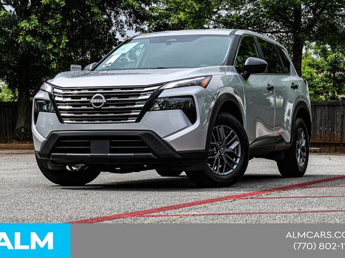Used 2024 Nissan Rogue S FWD image 2