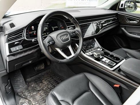 Used 2023 Audi Q8 Premium image 9