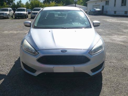 Used 2015 Ford Focus SE FWD image 2