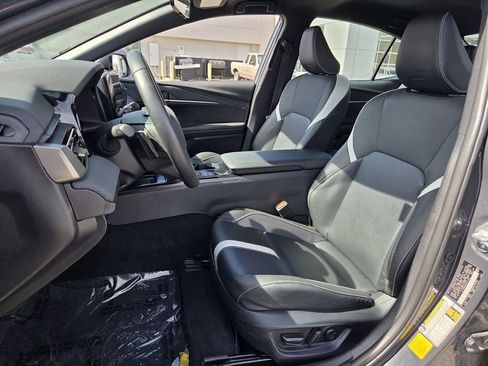 Used 2025 Toyota Camry SE image 5