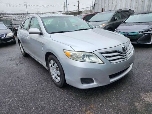 Used 2010 Toyota Camry image 2