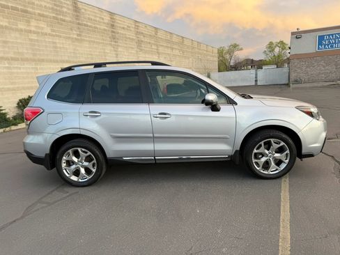 Used 2017 Subaru Forester 2.5i Touring AWD/4WD image 4
