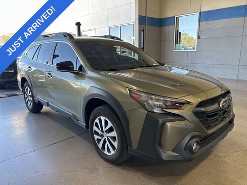 Used 2025 Subaru Outback Premium w/ Popular Package #1A AWD/4WD image 2