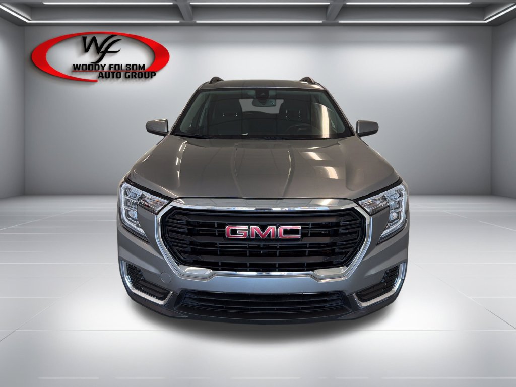 Used 2023 GMC Terrain SLE w/ Driver Convenience Package FWD image 2