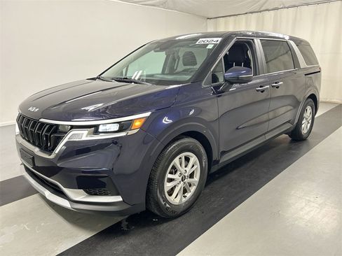 Used 2024 Kia Carnival LX image 5