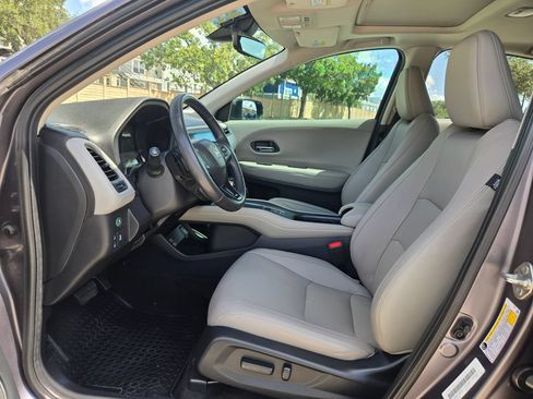 Used 2019 Honda HR-V Touring image 9