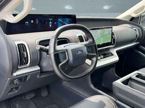Used 2025 Ford Expedition Platinum AWD/4WD image 4