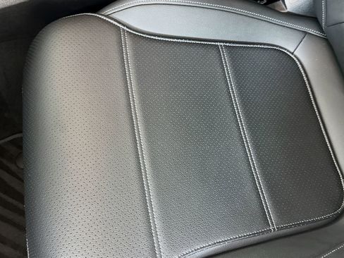 Used 2025 Mercedes-Benz GLC 300 image 20