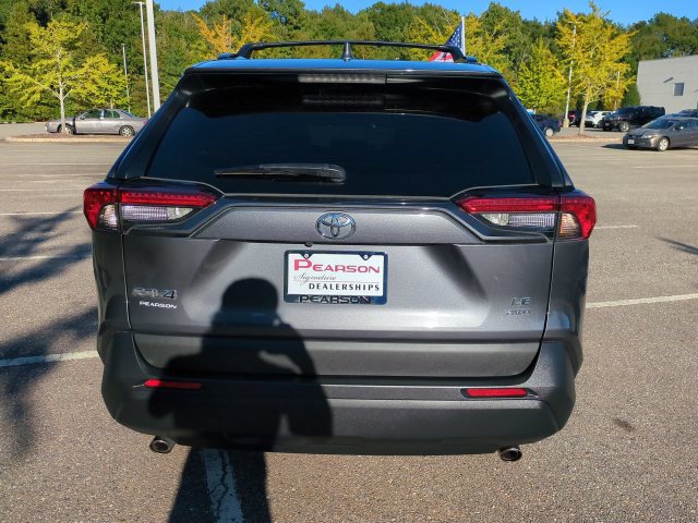 Used 2021 Toyota RAV4 LE AWD/4WD image 5
