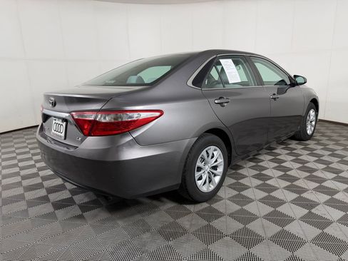 Used 2016 Toyota Camry LE FWD image 9