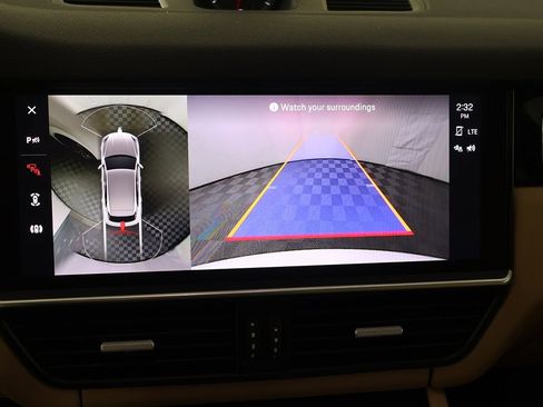 Used 2023 Porsche Cayenne Platinum Edition image 43