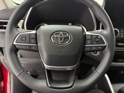Used 2026 Toyota Highlander XLE AWD/4WD image 9