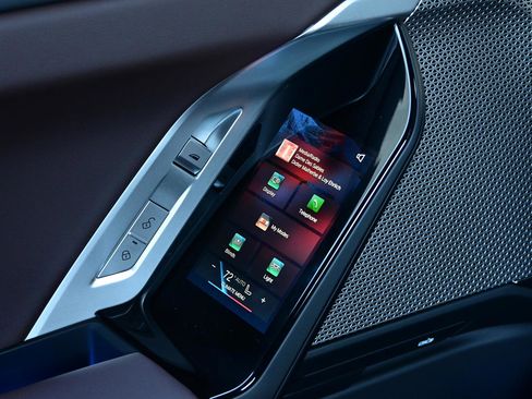 Used 2025 BMW 740i image 25